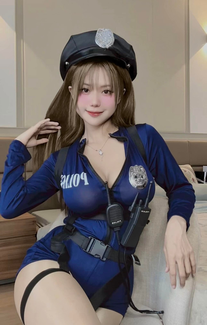 Yugi Kiều Oanh nổi lên cùng hình tượng giống các nhân vật Anime, Manga, Lolita, School Girl trong các bộ ảnh cosplay.