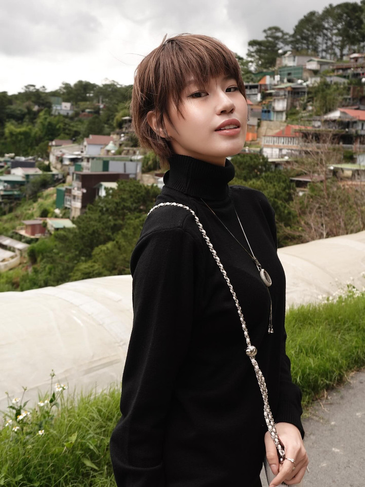 Từ những ngày đầu tham gia showbiz, Pháo gắn liền với hình ảnh năng động, cá tính, đôi khi có chút nữ tính với mái tóc dài. Tuy nhiên nữ rappper sinh năm 2003 không ngại thử nghiệm những hình ảnh mới đầy táo bạo. (Ảnh: IGNV)