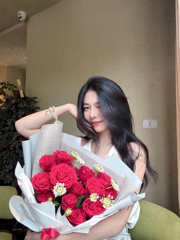 Sở hữu gương mặt thanh tú, sống mũi cao thẳng cùng làn da trắng mịn, cô khiến nhiều người nhầm tưởng mình là một hot girl Hàn Quốc nào đấy.