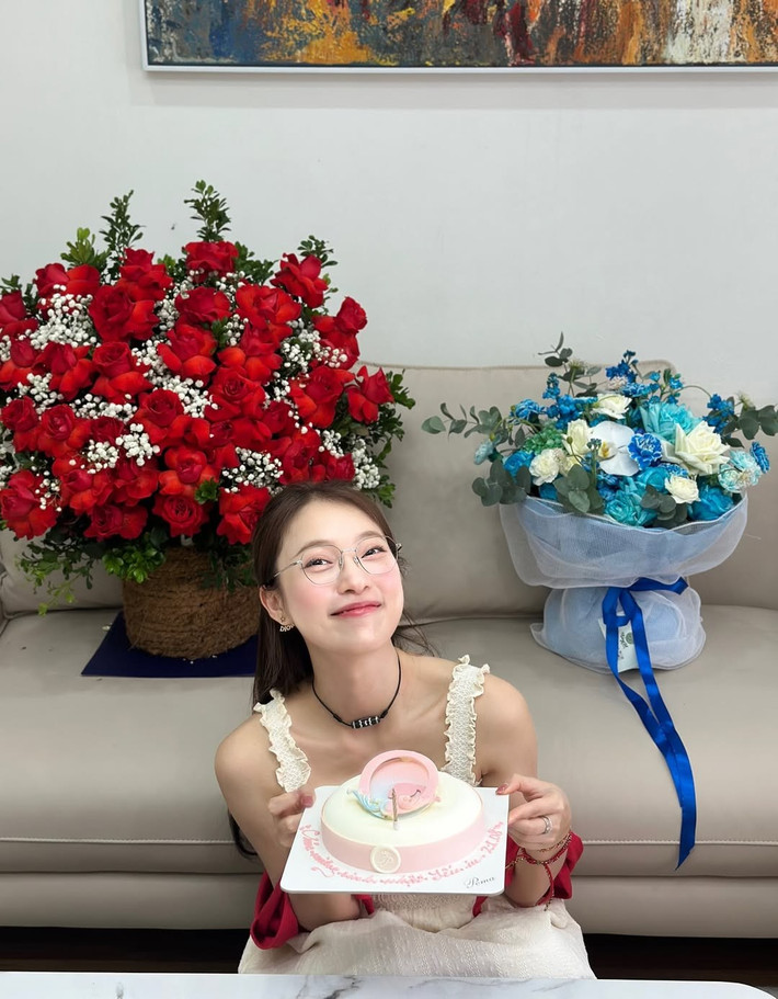 Với lối dẫn duyên dáng, thông minh và khả năng giao tiếp đa ngôn ngữ, Khánh Vy dần trở thành gương mặt MC trẻ nổi bật nhất hiện nay. (Ảnh: IGNV)