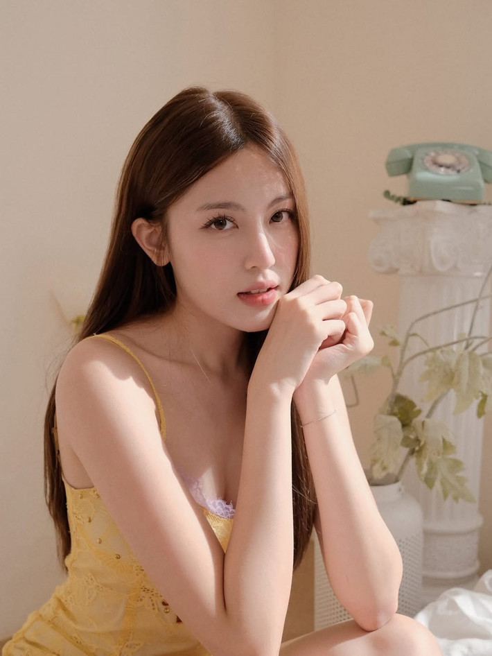 Sự nổi tiếng của Tăng Mỹ Hàn càng tăng cao khi cô được biết đến là bạn gái của rapper đình đám HIEUTHUHAI. Dù cả hai giữ kín chuyện tình cảm và hiếm khi công khai hình ảnh chung, nhưng những "hint" hẹn hò được dân mạng "soi" ra từ việc check-in cùng địa điểm, hay những lời rap ẩn ý của HIEUTHUHAI dành cho "Babyboo", đã khiến cặp đôi này luôn là tâm điểm chú ý.