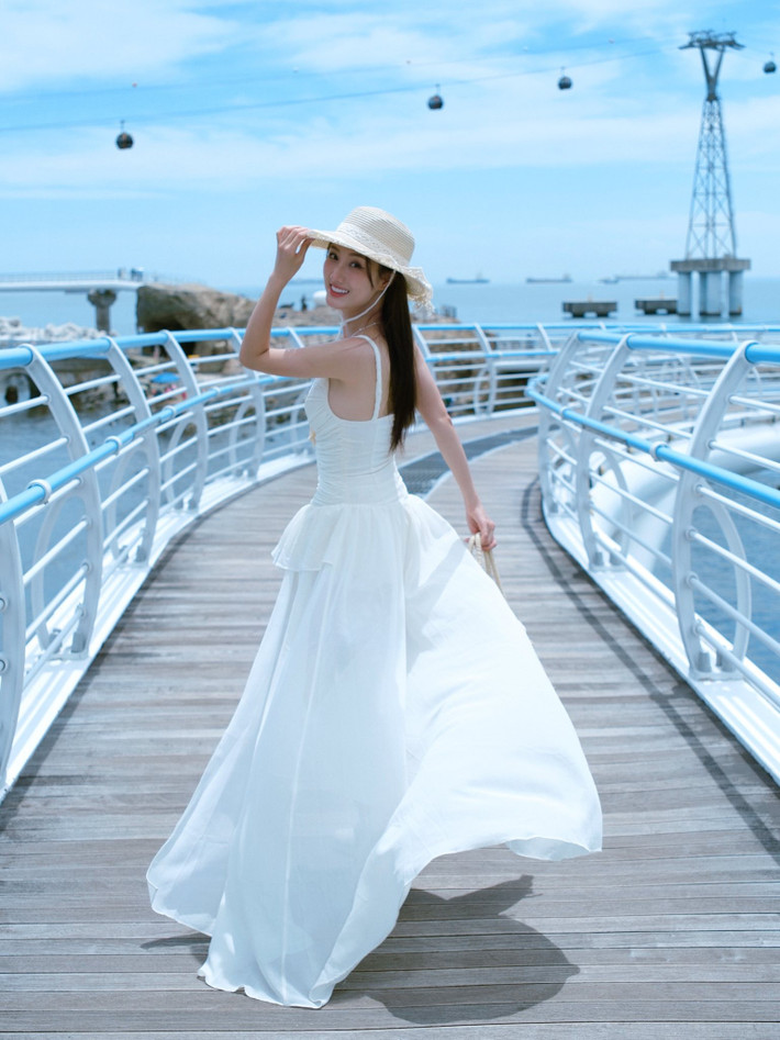 Nổi bật với vẻ đẹp trong sáng và nụ cười rạng rỡ, Khánh Ly luôn biết cách làm mới hình ảnh của mình, khi ngọt ngào khi lại sắc sảo. (Ảnh: FBNV)
