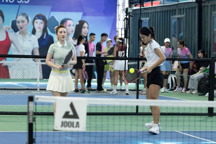 Những hình ảnh trên sân pickleball không chỉ khoe được vóc dáng hoàn hảo mà còn thể hiện tinh thần sống tích cực, yêu đời của Bảo Thy