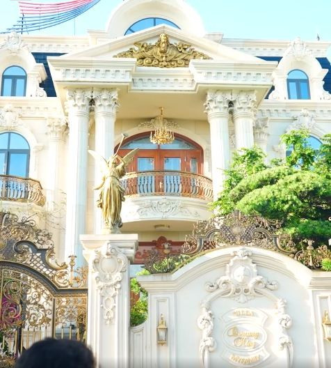 Kinh doanh thuận lợi, cuộc sống gia đình dư dả, các con nhỏ được chăm sóc đầy đủ hơn. Các con lớn học đến đại học, con nhỏ noi gương cố gắng học hành chăm chỉ. Cả nhà sống trong cơ ngơi khang trang, có ô tô. Ông Thịnh là chủ đầu tư của một loạt dự án bất động sản tại TPHCM. Gia đình còn sở hữu các khách sạn ở Lâm Đồng, TPHCM.