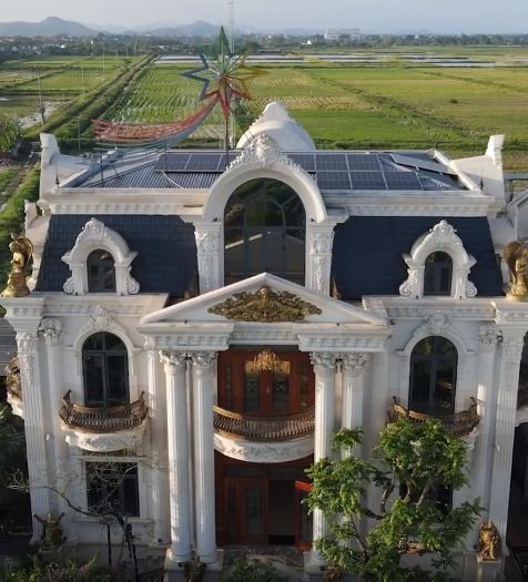 Ông Thịnh cũng giúp đỡ các con của mình trong việc làm ăn, gây dựng sự nghiệp. Nhiều người con của ông hiện cũng có cơ ngơi riêng khang trang.