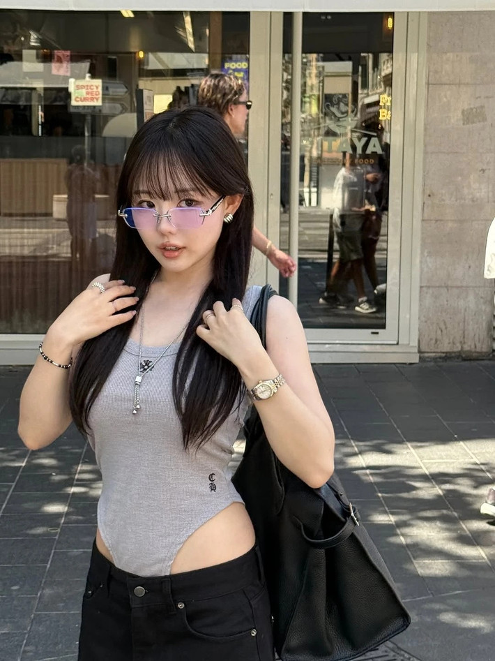 Hong Young Gi kết hôn năm 2012 với Lee Se Young (sinh năm 1995), cũng làm việc trong lĩnh vực thời trang và là gương mặt nổi tiếng trên mạng xã hội. (Ảnh: @kisy0729)