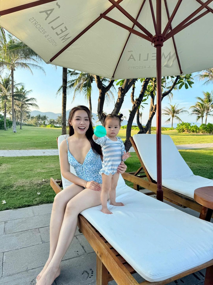 Cô cũng được nhận xét là dần chuyên nghiệp hơn so với trước đây nhưng vẫn giữ lối nói chuyện tự nhiên khiến người xem cảm thấy như đang nghe một người bạn, người chị gái chia sẻ trên cảm nhận cá nhân.