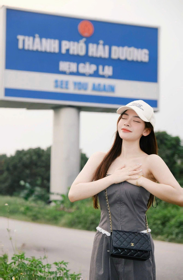 Chính vậy, nhiều người cảm thấy lưu luyến trước những biểu tượng địa phương có thể thay đổi. Đó cũng chính là lý do mà một trào lưu mới đang được lan tỏa trên mạng xã hội (MXH): Check-in với bảng biển "Thành phố Hải Dương - hẹn gặp lại".
