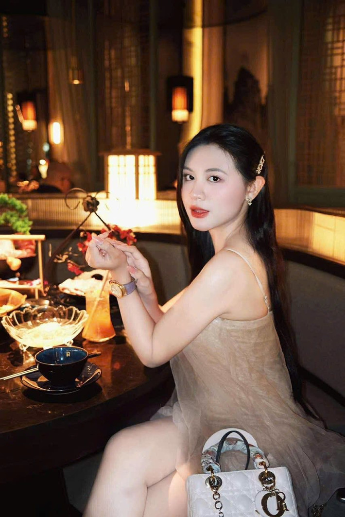 Trước khi đạt danh hiệu Á hậu 2 - Hoa hậu Biển Đảo Việt Nam 2025, Tường Vy từng đạt danh hiệu Người đẹp Truyền thông và top 5 Hoa hậu Biển đảo Việt Nam 2022. (Ảnh: FBNV)