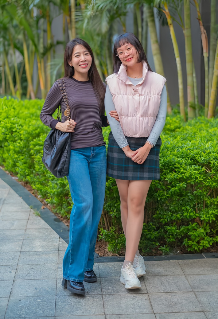 Bên cạnh ngoại hình, An Nhiên còn gây ấn tượng với thành tích học tập. MC Diệp Chi từng khoe con gái tham gia thuyết trình tiếng Anh và đạt danh hiệu Diễn giả tiếng Anh hay nhất tuần.