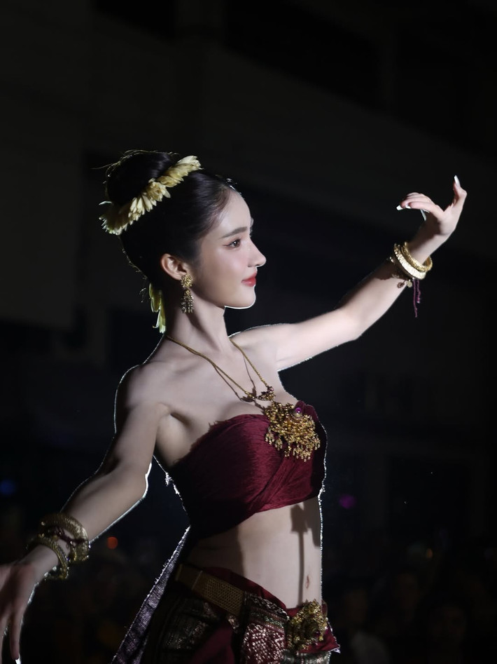Rinrada Thurapan (sinh năm 1997) luôn được mệnh danh là một trong những mỹ nhân chuyển giới đẹp nhất Thái Lan. (Ảnh: IGNV)