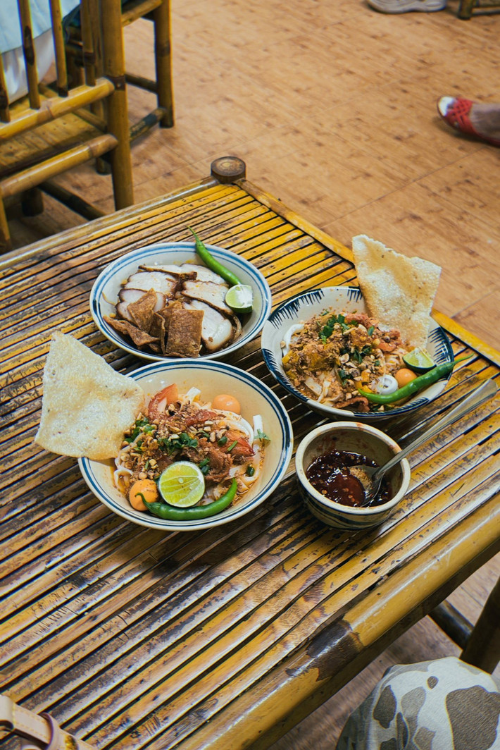 Trong loạt ảnh, cô nàng cũng đăng tải những món ăn mà cô cùng với người thương cùng thưởng thức trong chuyến du lịch.