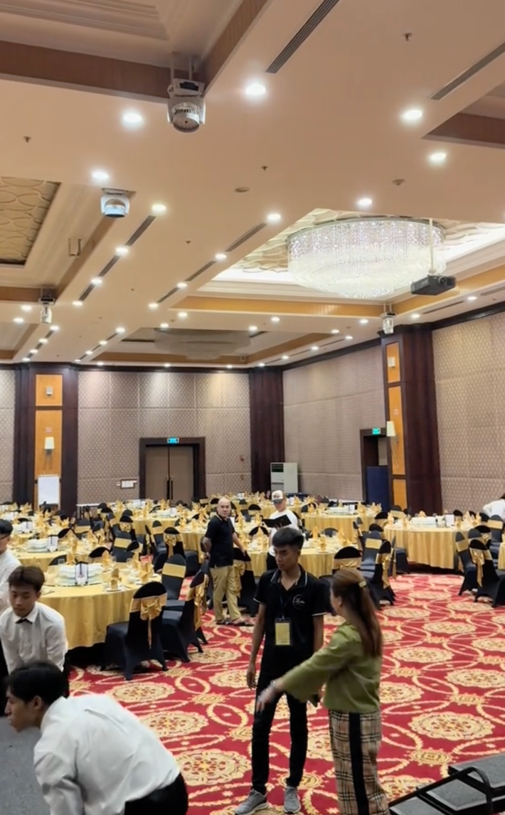 Sự kiện đánh dấu cột mốc đặc biệt trong hành trình làm cha mẹ của cặp đôi nổi tiếng, đồng thời thu hút nhiều chú ý bởi mức độ đầu tư hoành tráng không kém lễ cưới.