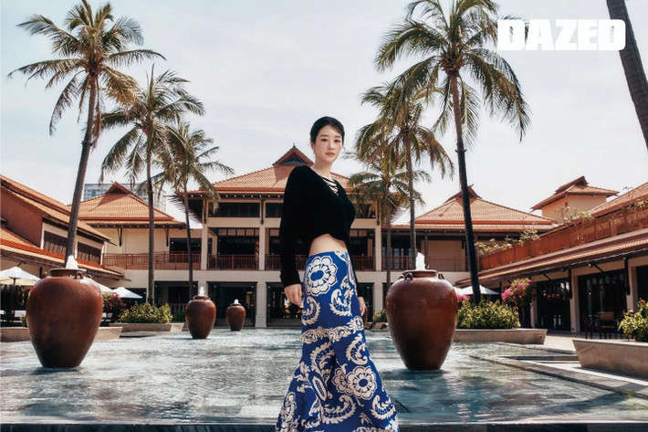 Trong bộ trang phục đơn giản nhưng đầy tinh tế, nữ diễn viên “Điên thì có sao” khoe khéo vóc dáng nuột nà cùng đường cong mềm mại.