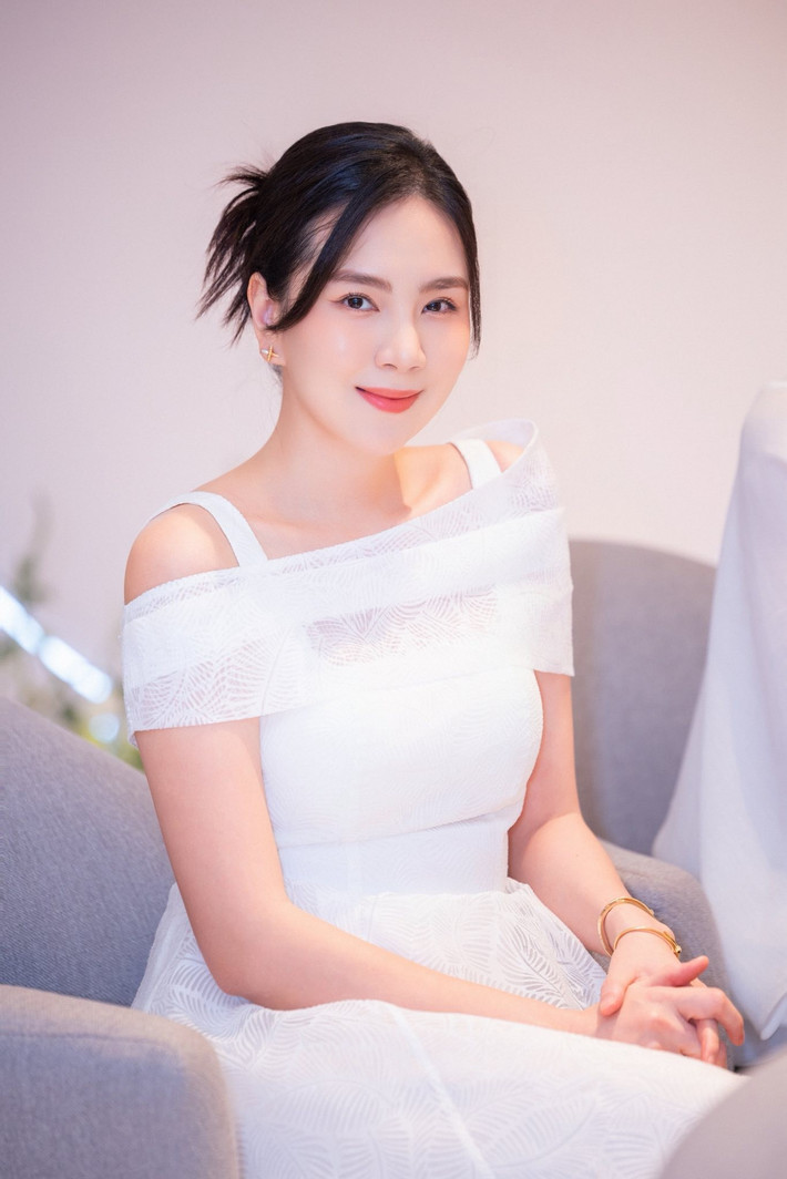 Trên trang cá nhân, cô nàng cũng thường khoe mâm cơm ở cữ dinh dưỡng, đẹp mắt. Nữ MC đảm bảo ăn đầy đủ các chất, thức ăn chế biến đa dạng.