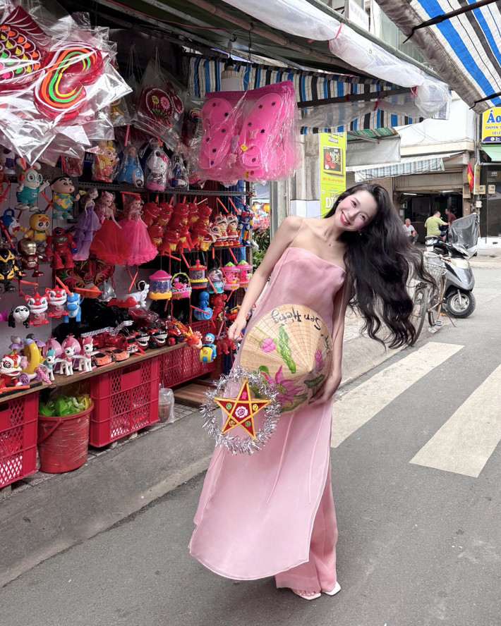 Cô nàng từng là sinh viên Học viện Hàng không Việt Nam và hiện hoạt động tích cực trong vai trò mẫu ảnh, KOLs. (Ảnh: FBNV)