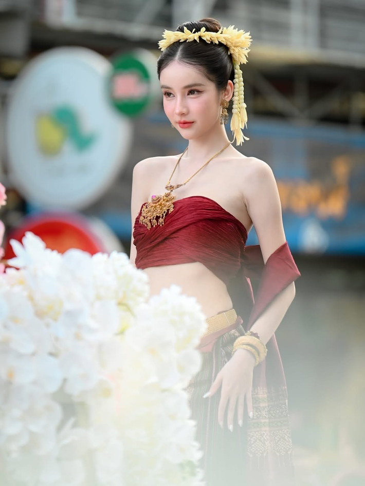 Bản thân Rinrada cũng đã xác nhận việc tham gia sự kiện này trên trang Instagram cá nhân, bày tỏ lòng biết ơn khi được góp mặt trong hoạt động truyền thống. (Ảnh: IGNV)