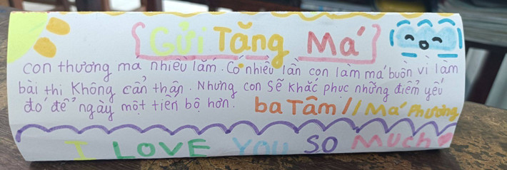 Bên cạnh đó, cũng có những dòng tâm sự đầy tình cảm khiến bố mẹ dù họp phụ huynh kết quả của con không như ý thì chắc có lẽ cũng chẳng nỡ phạt.