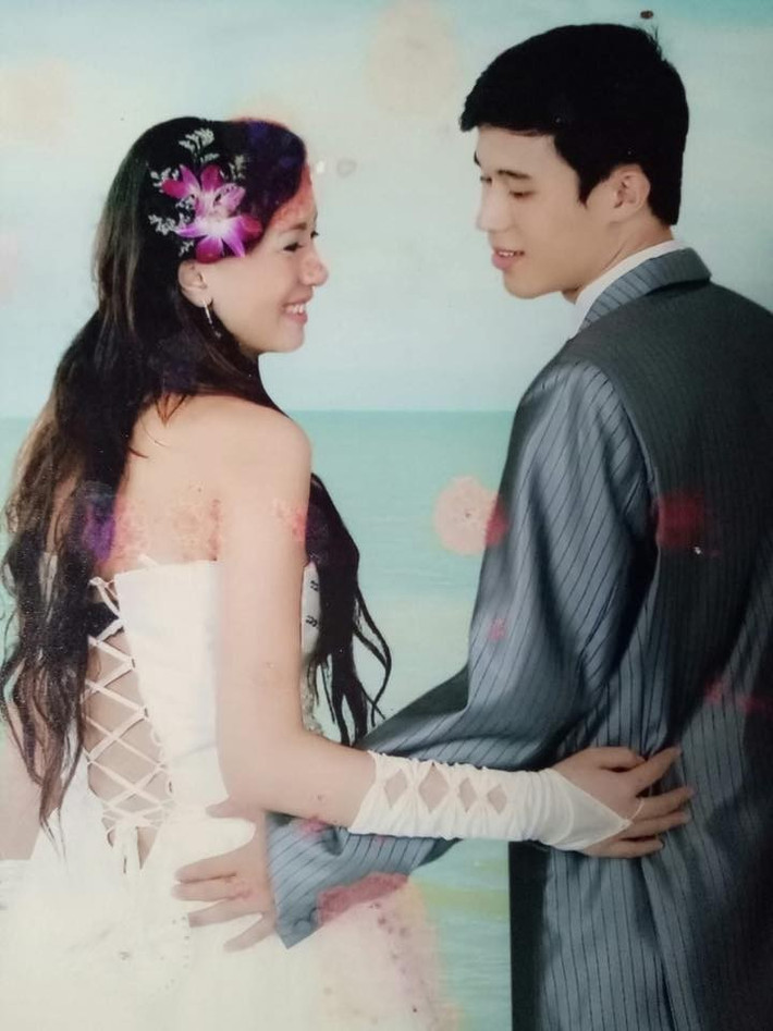 Được biết bộ ảnh với phong cách tình tứ một cách "táo bạo" này là ý tưởng của chủ studio.