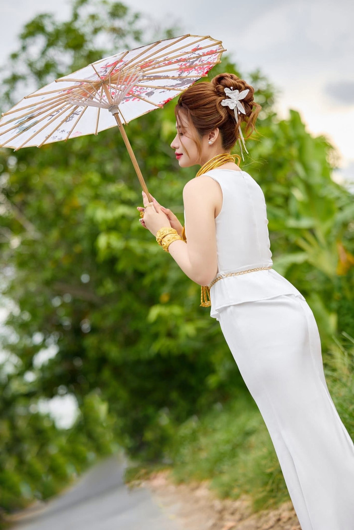 Không chỉ gây choáng váng với số vàng cưới, gia thế của cô dâu và chú rể cũng khiến nhiều người bất ngờ.