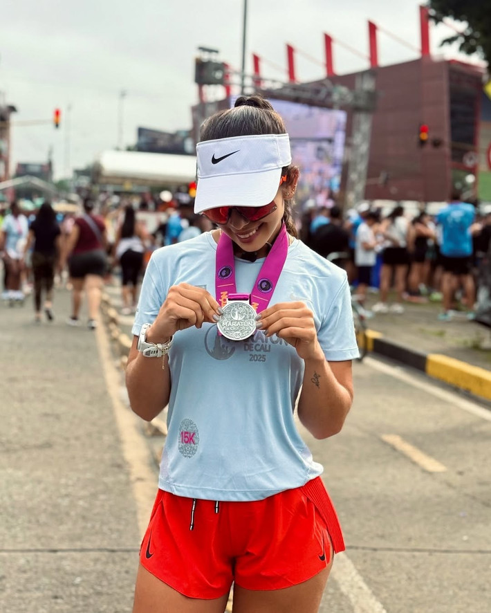 Trong giải chạy gần đây, dù mang bụng bầu, cô nàng vẫn hoàn thành đường chạy 21km. Thành tích này khiến nhiều người bày tỏ sự ngưỡng mộ.