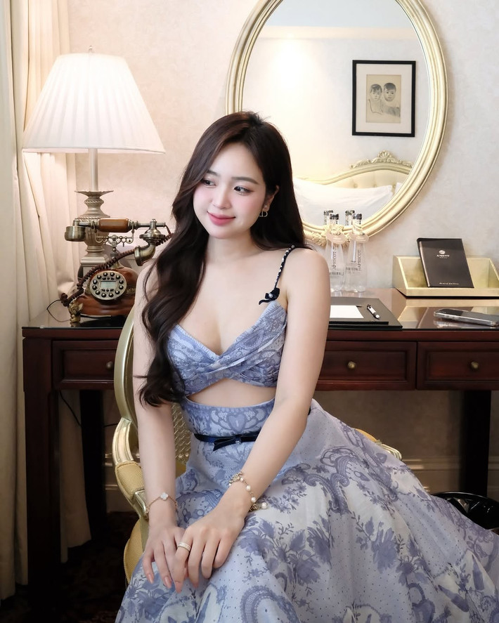 Lê Phương Anh từng là hot girl đình đám Hà Thành, cô nàng nổi tiếng với gương mặt dễ thương, xinh xắn, trái ngược với phong cách ăn mặc gợi cảm.