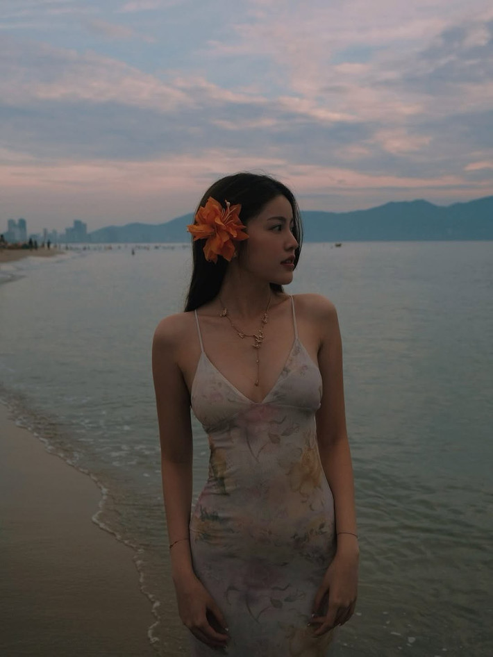 Không chỉ được biết đến với danh xưng "bạn gái tin đồn" của nam rapper HIEUTHUHAI, Tăng Mỹ Hàn còn là hot girl sở hữu lượng người theo dõi đông đảo nhờ gu ăn mặc ấn tượng.
