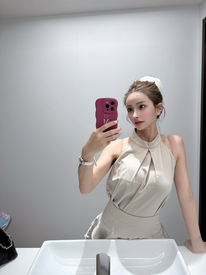 Để nuôi các con, Mariko vừa làm thêm tại cửa hàng thời trang, vừa kiên trì xây dựng hình ảnh cá nhân trên Instagram. (Ảnh: IGNV)