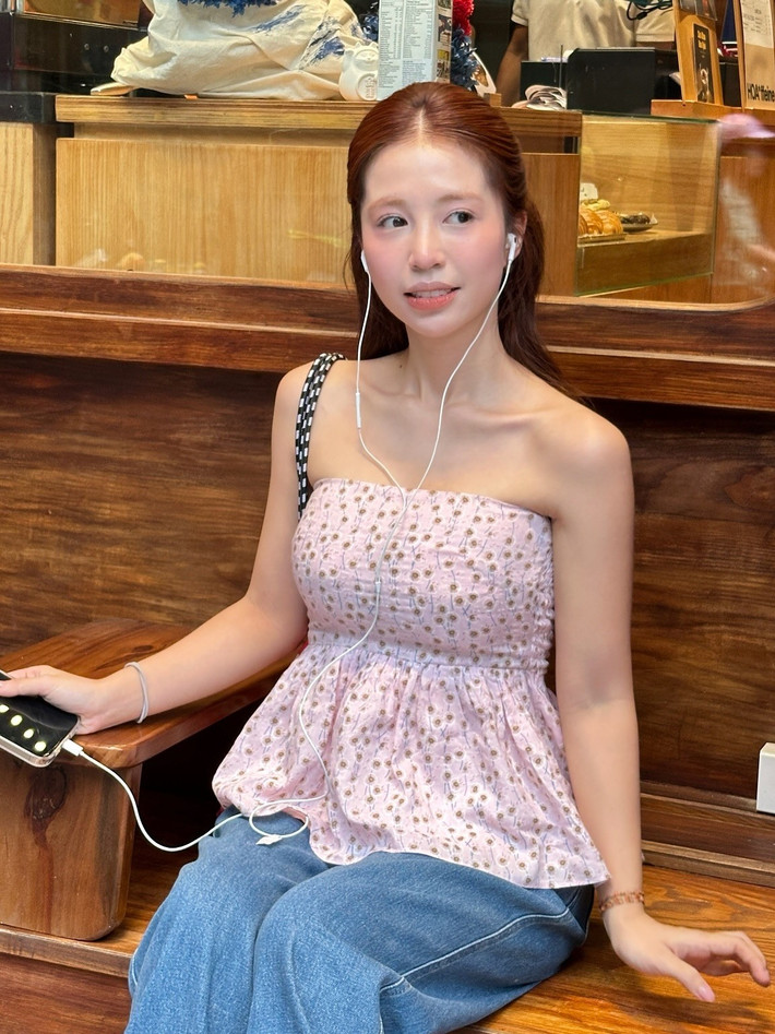 Không lựa chọn phát triển sự nghiệp giải trí, Mẫn Tiên quyết định lập gia đình, sinh con và tập trung hoàn toàn vào việc chăm sóc tổ ấm nhỏ của mình. Tuy nhiên, cô nàng vẫn giữ được lượng người hâm mộ trung thành khi thường xuyên chia sẻ hình ảnh cuộc sống bình dị, nhẹ nhàng. (Ảnh: FB Nguyễn Mẫn Thuỷ Tiên)