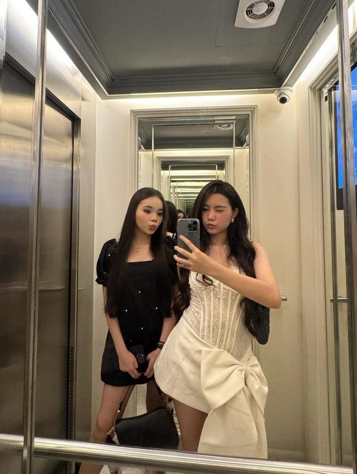 Không còn là cô bé hồn nhiên, ngây thơ ngày nào, Hạt Dẻ giờ đây đã trở thành một thiếu nữ duyên dáng, xinh đẹp.