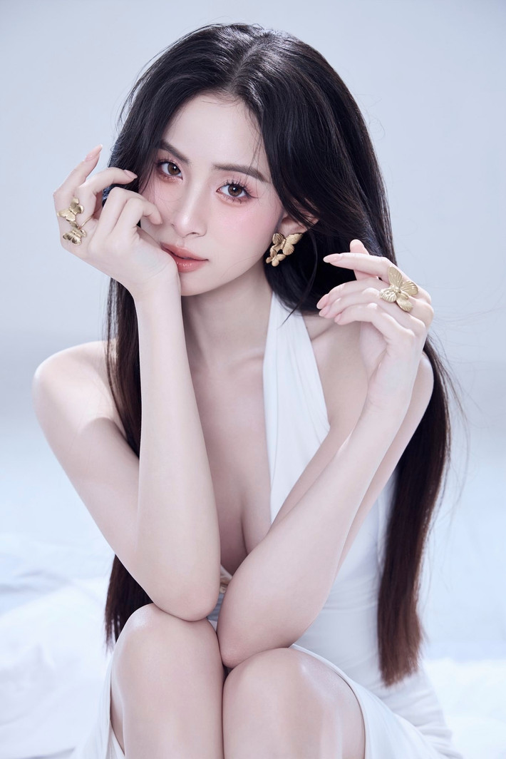 Được biết, hôn lễ của Hương Liên và thiếu gia dự kiến sẽ diễn ra vào cuối năm nay. Sau lễ dạm ngõ diễn ra trong tháng 6, cặp đôi sẽ có thời gian chuẩn bị cho một đám cưới hoành tráng hơn.