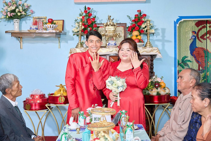 Chàng trai kém cô 5 tuổi đã chinh phục trái tim Đào bằng sự quan tâm chu đáo và sự chân thành.