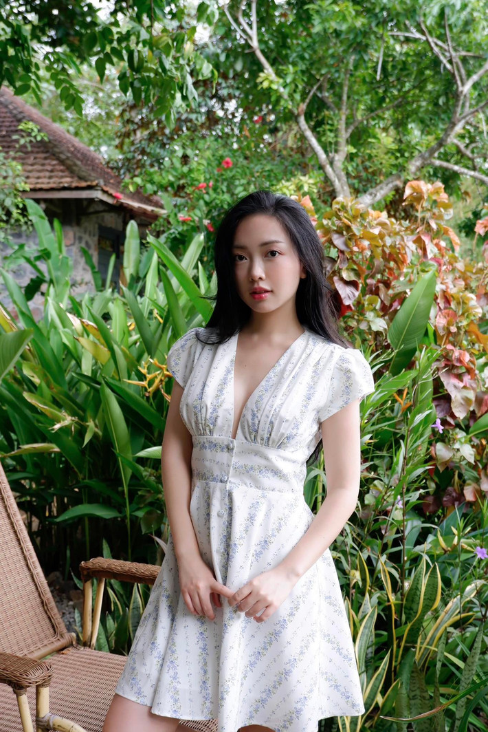 Mai Hà Trang vốn nổi tiếng là hot girl Bắc Giang với vẻ đẹp tự nhiên, gương mặt bầu bĩnh baby. Sau khi trở thành mẹ bỉm sữa, bà xã Hà Đức Chinh nhanh chóng lấy lại phong độ nhan sắc, mỗi lần xuất hiện đều gây thương nhớ. (Ảnh: FBNV)