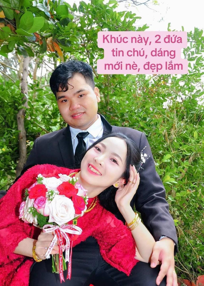 Dù có thể không hợp với "gu" thẩm mỹ hiện đại của nhiều người, nhưng chính sự "khác biệt" và mang đậm tính hoài niệm này đã giúp bộ ảnh của cặp đôi trở nên viral.