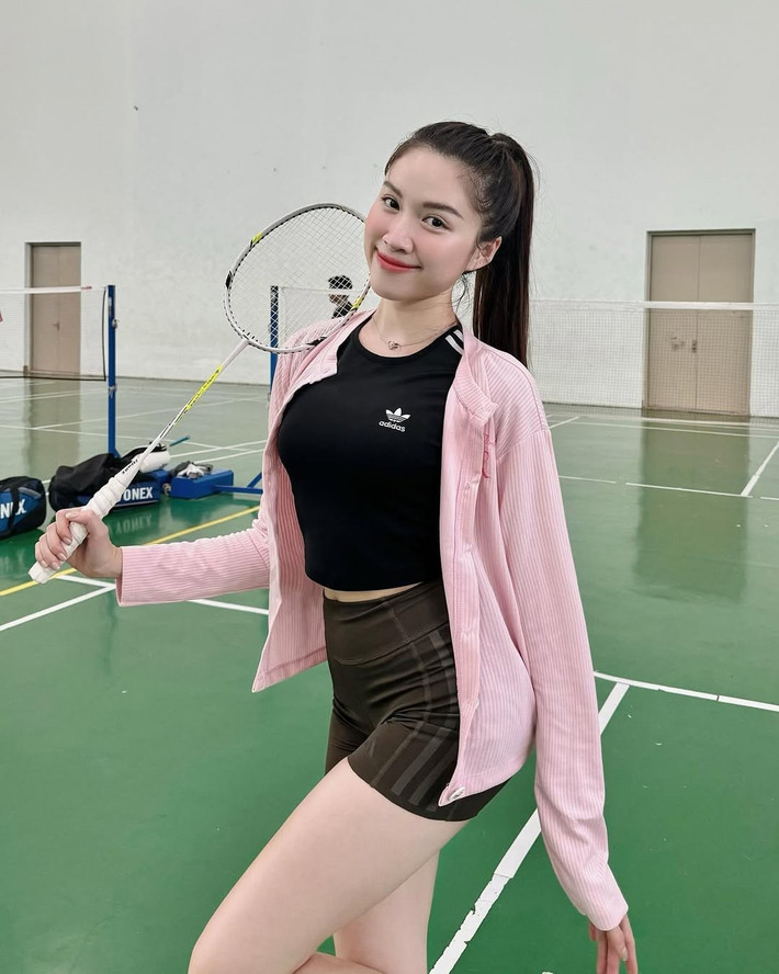 Trước đó, nữ MC cũng thể hiện là người đam mê các môn thể thao có tính vận động như cầu lông, tennis, pickleball.