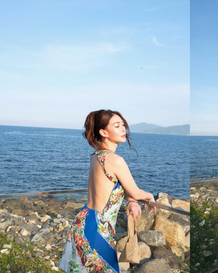 Với gương mặt khả ái cùng nước da trắng sáng, Sun HT được nhận xét là thừa hưởng nhiều nét đẹp từ mẹ. Mẹ của Sun HT từng là hoa khôi tại Nam Định (nay là Ninh Bình). (Ảnh: IGNV)