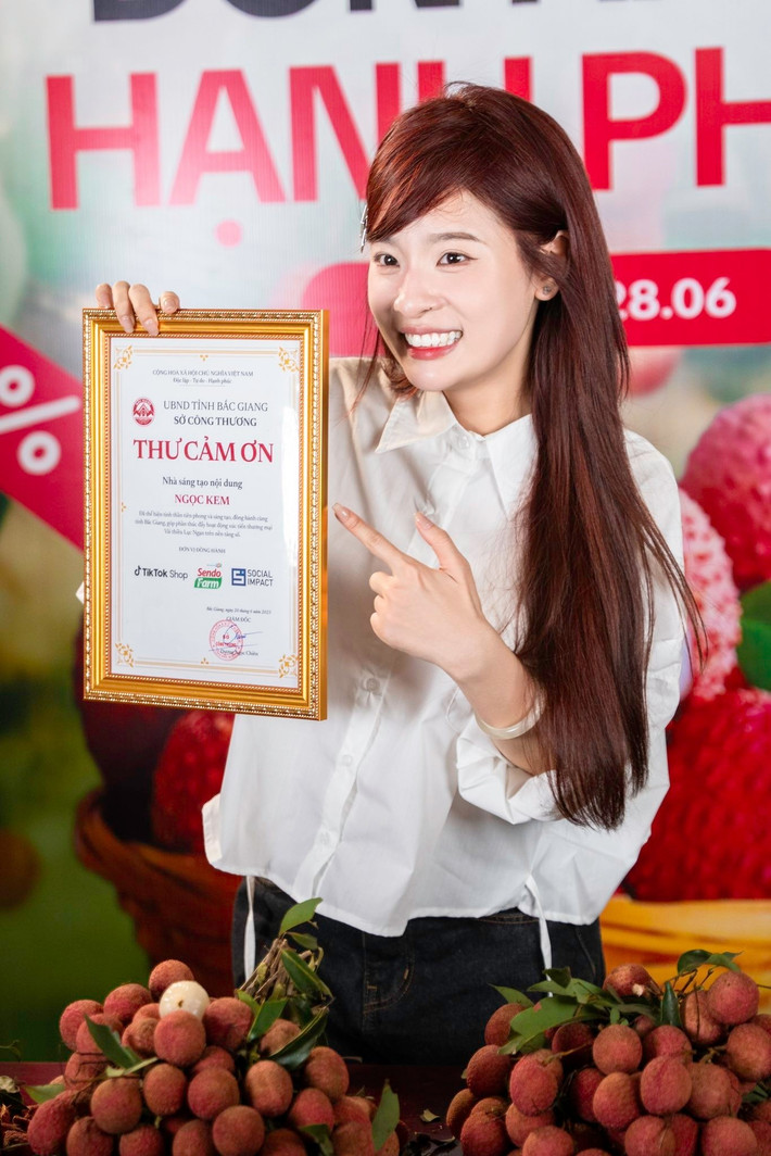 Ngọc Kem được đánh giá là đang đầu tư nghiêm túc hơn vào việc xây dựng hình ảnh cá nhân theo hướng KOL (Key Opinion Leader) chuyên nghiệp và thời thượng.