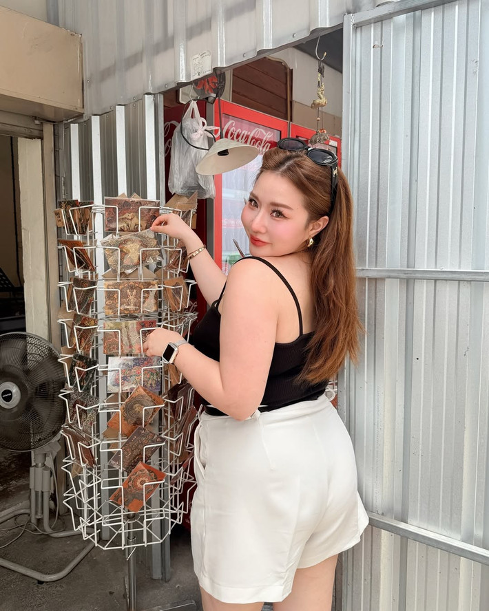 Trên trang cá nhân, cô nàng thường xuyên cập nhật những hình ảnh đời thường, thu hút về hàng nghìn lượt yêu thích cho mỗi bài đăng.
