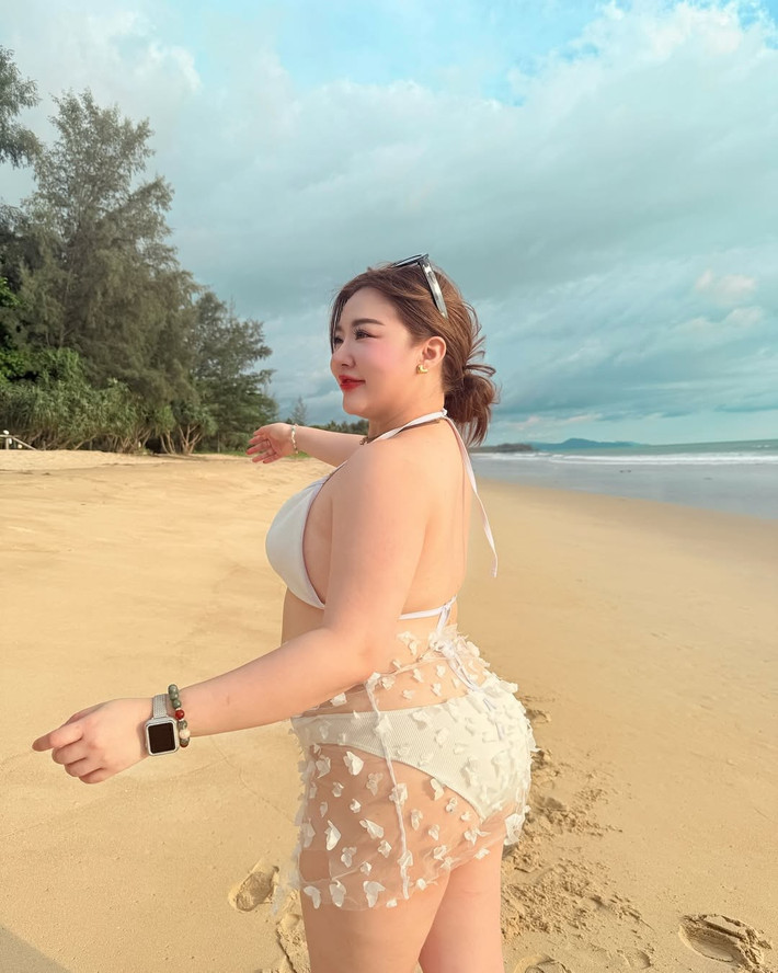 Cô luôn khẳng định rằng: "Vẻ đẹp không nằm ở số đo, mà ở sự tự tin khi bạn dám yêu chính mình."