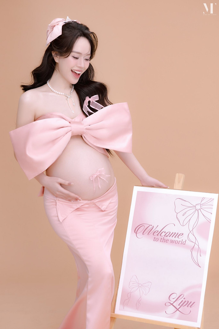 Ngô Mai Phương là diễn viên, MC của một số chương trình trên sóng truyền hình VTV. Trước đó, cô từng có thành tích học tập tốt và giành vị trí á khôi 1 cuộc thi "Hoa khôi sinh viên Việt Nam".