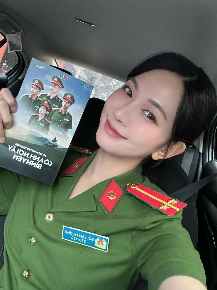 Trước đó, cô nàng được giao vai nữ chính ở nhiều bộ phim khác như Lỡ Hẹn Với Ngày Xanh, Không Thời Gian. Trong những bộ phim này, cô nàng nhiều lần bị khán giả chỉ ra điểm yếu về mặt diễn xuất.