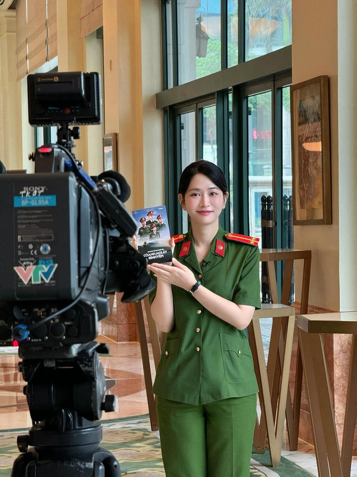 Trong “Có anh, nơi ấy bình yên”, Lê Bống vào vai nhân vật tên Hương. Hương là một công an viên trẻ, năng động, mới chuyển công tác về xã. Đại diện cho thế hệ trẻ làm công tác hành chính công an xã, Hương mang đến làn gió mới và tinh thần đổi mới.