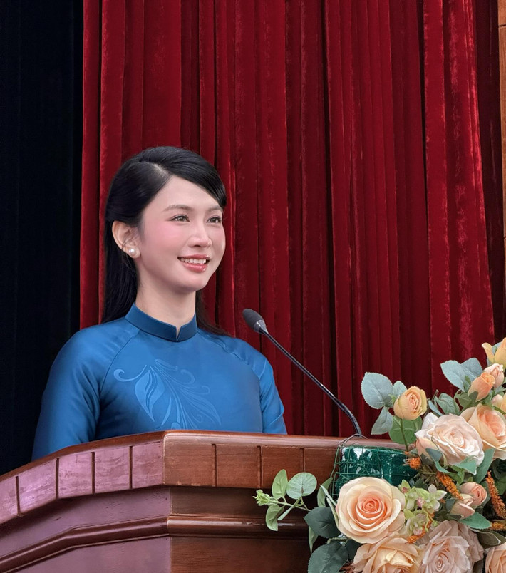 Đa số netizen cho rằng Lê Bống không nên vội vàng nhận toàn vai chính quá sức mình, mà cần đi lên từ những vai phụ để làm quen với ống kính và trau dồi kinh nghiệm.