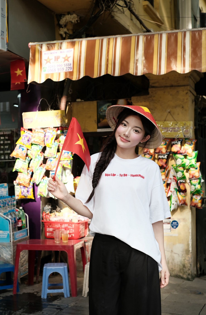 Được cộng đồng mạng ưu ái gọi bằng danh xưng “tiên nữ mukbang”, Quỳnh Trương được biết đến qua những video ăn uống đầy hấp dẫn với vẻ ngoài xinh đẹp, ngọt ngào. (Ảnh: FBNV)