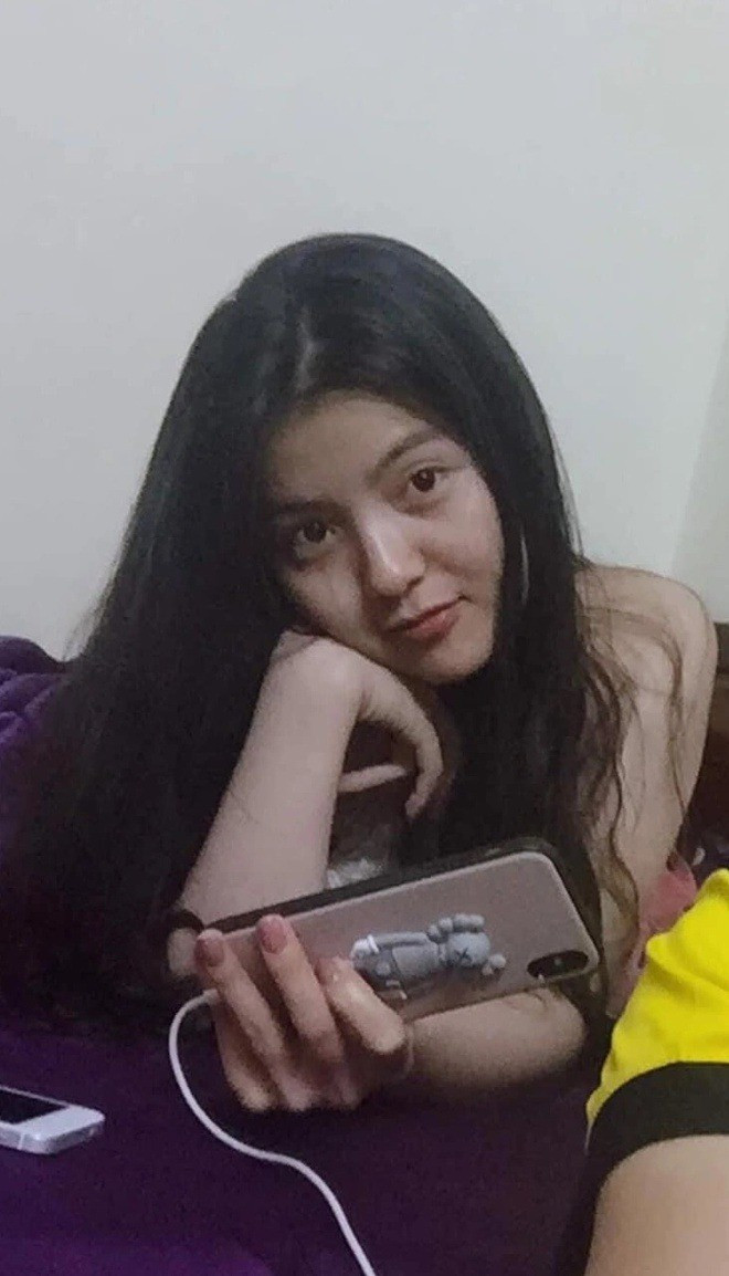 Tuy gương mặt không thon gọn như hiện tại, nhưng nhiều người nhận xét nhan sắc cũ của cô nàng có nét tự nhiên, đáng yêu.