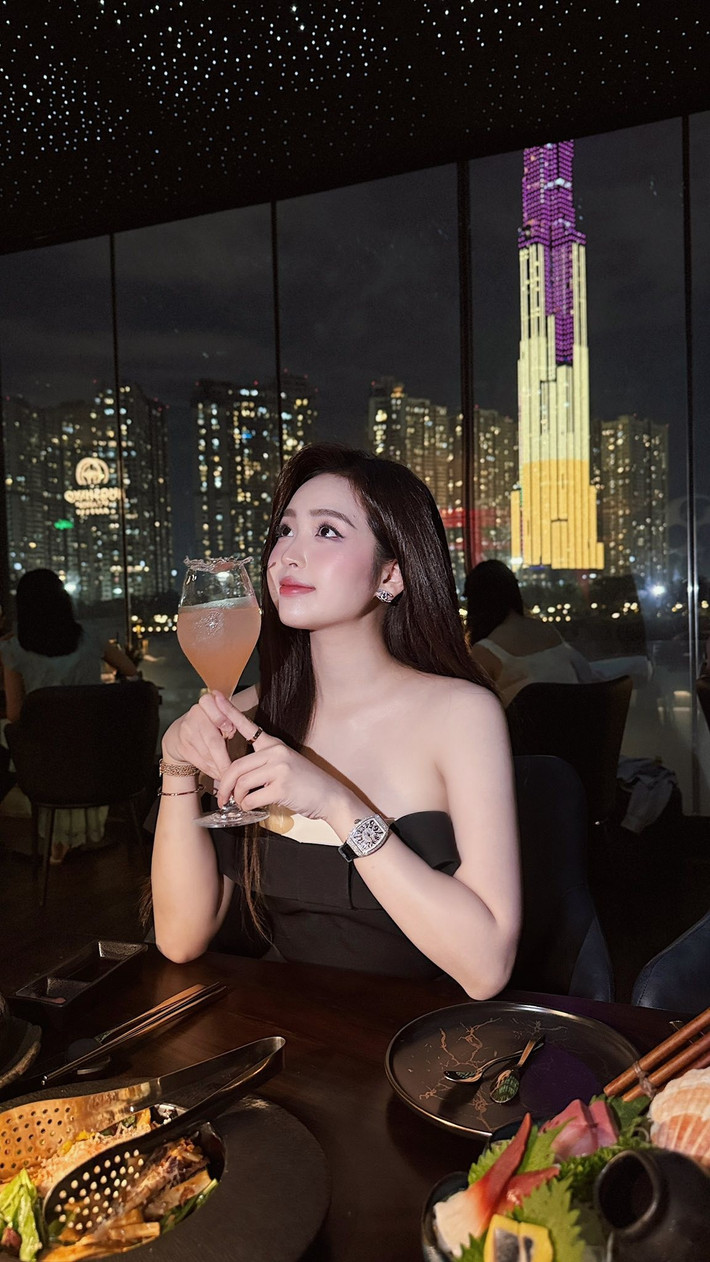 Phương Anh nổi tiếng nhờ sở hữu gương mặt dễ thương, làn da trắng không tì vết và body quyến rũ. (Ảnh: IGNV)