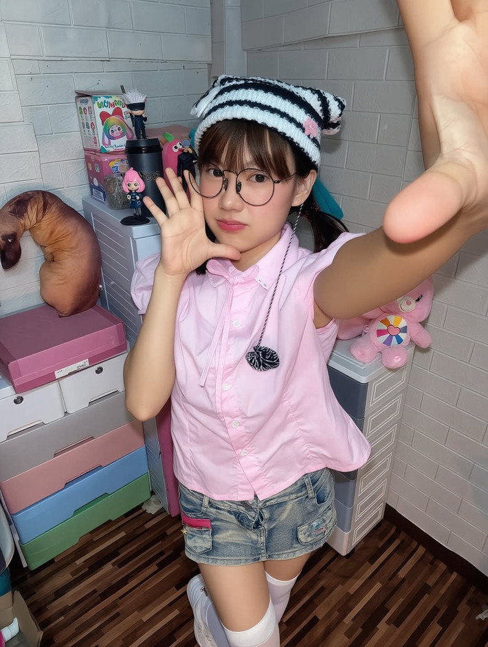 Những video tắm gội với phong cách nghịch ngợm, đáng yêu của một tài khoản có tên Noey Twintail đang khiến cộng đồng mạng Thái Lan nói riêng và châu Á nói chung vô cùng thích thú.