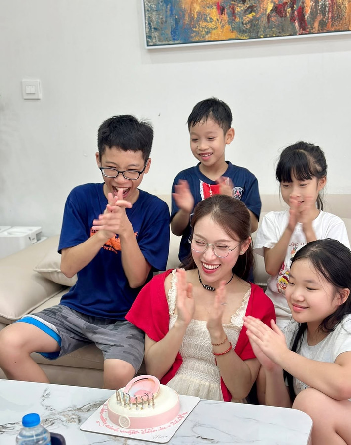 Ở phần bình luận, nhiều người đã gửi lời chúc mừng sinh nhật tới nữ MC, đồng thời động viên Khánh Vy cố gắng trong những ngày tổng hợp luyện. (Ảnh: IGNV)