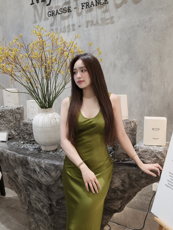 Xinh đẹp và nổi tiếng là thế, nhưng ít ai biết rằng Lê Phương Anh đã là mẹ 2 con. Bởi nhan sắc nổi bật nên hotgirl rất kín tiếng về đời tư và hình ảnh con cái.