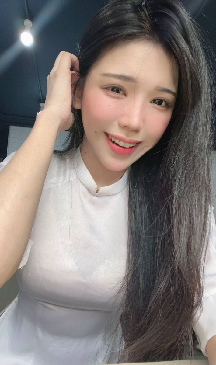 Nhiều người còn bày to trong khoảnh khắc chụp cùng tài xế công nghệ, cô gái giống như "Chương Nhược Nam" phiên bản việt. Một số ý kiến còn bày tỏ cô gái mang vibe "tình đầu quốc dân".